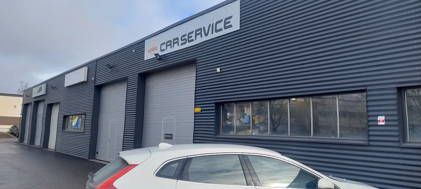 Luxus Car Service -autohuollon toimipiste Kiitoradantiellä Vantaalla